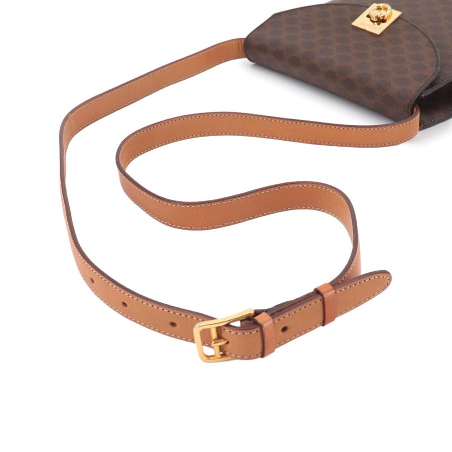 CELINE ショルダーバッグ 斜めがけ マカダム柄 ゴールド金具 PVC 本革 CELINE（セリーヌ） マカダム ショルダー バッグ PVC レザー ブラウン