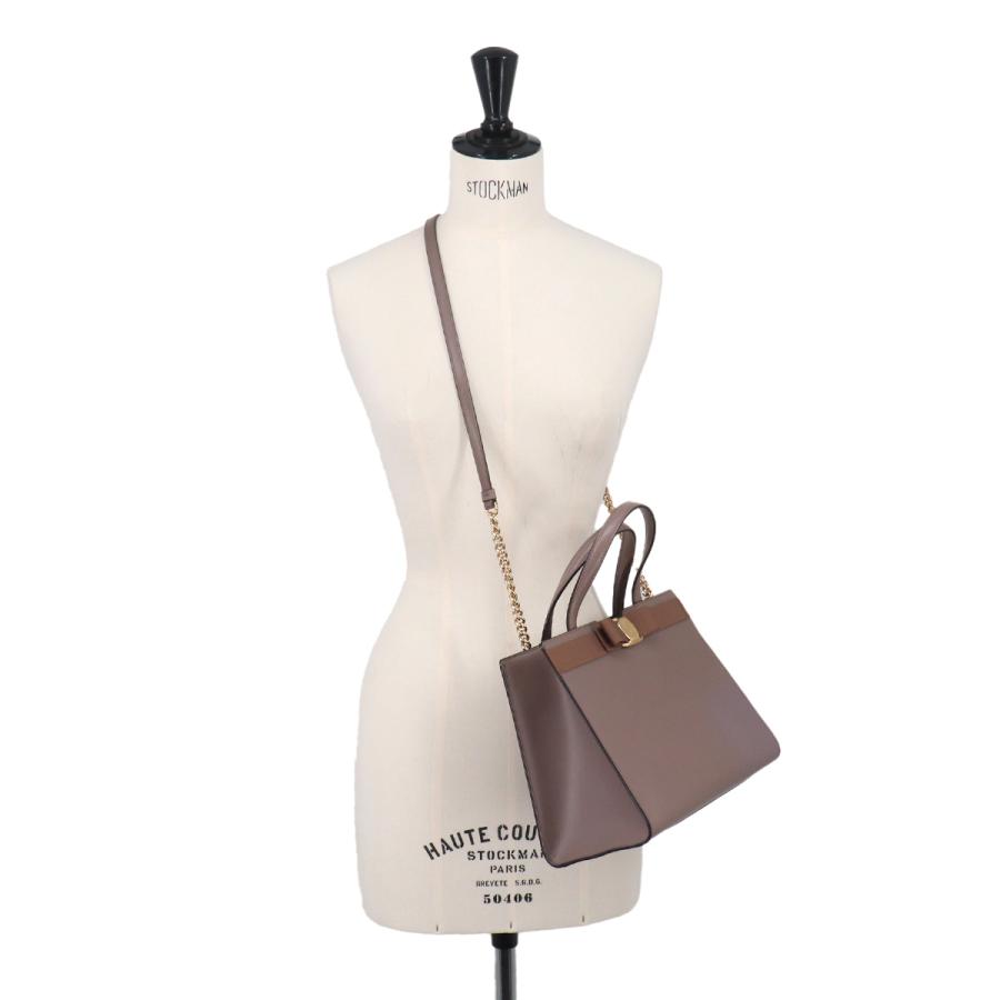 美品 サルヴァトーレ フェラガモ Salvatore Ferragamo ヴァラリボン
