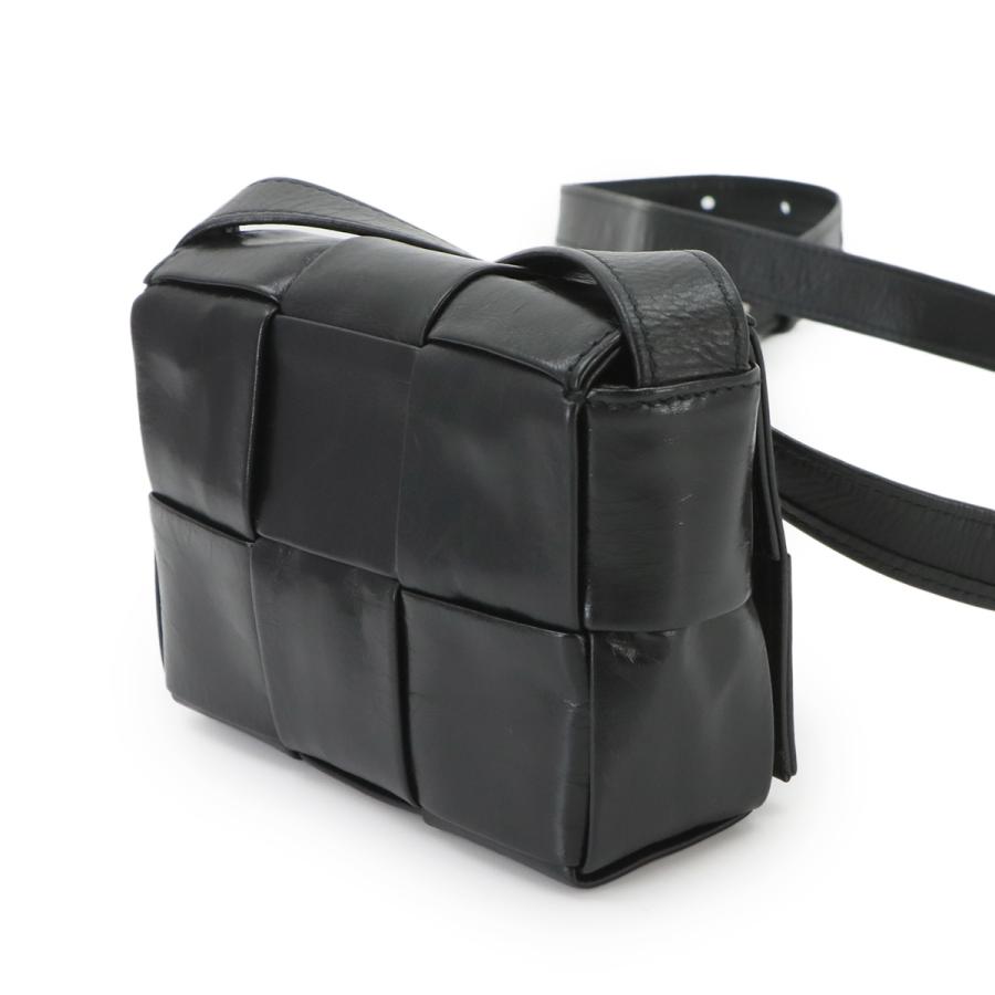 BOTTEGA VENETA カセット ショルダーバッグ　ブラック　ラムレザー BOTTEGA VENETA（ボッテガ・ヴェネタ） 新品同様 ボッテガ ヴェネタ
