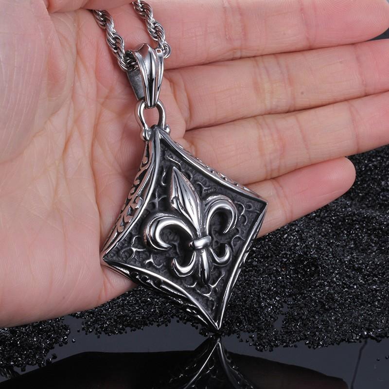 クロムハーツ　ペンダント PW 高品質316Lステンレス クロムハーツ風 百合の紋章 唐草 アラベスク