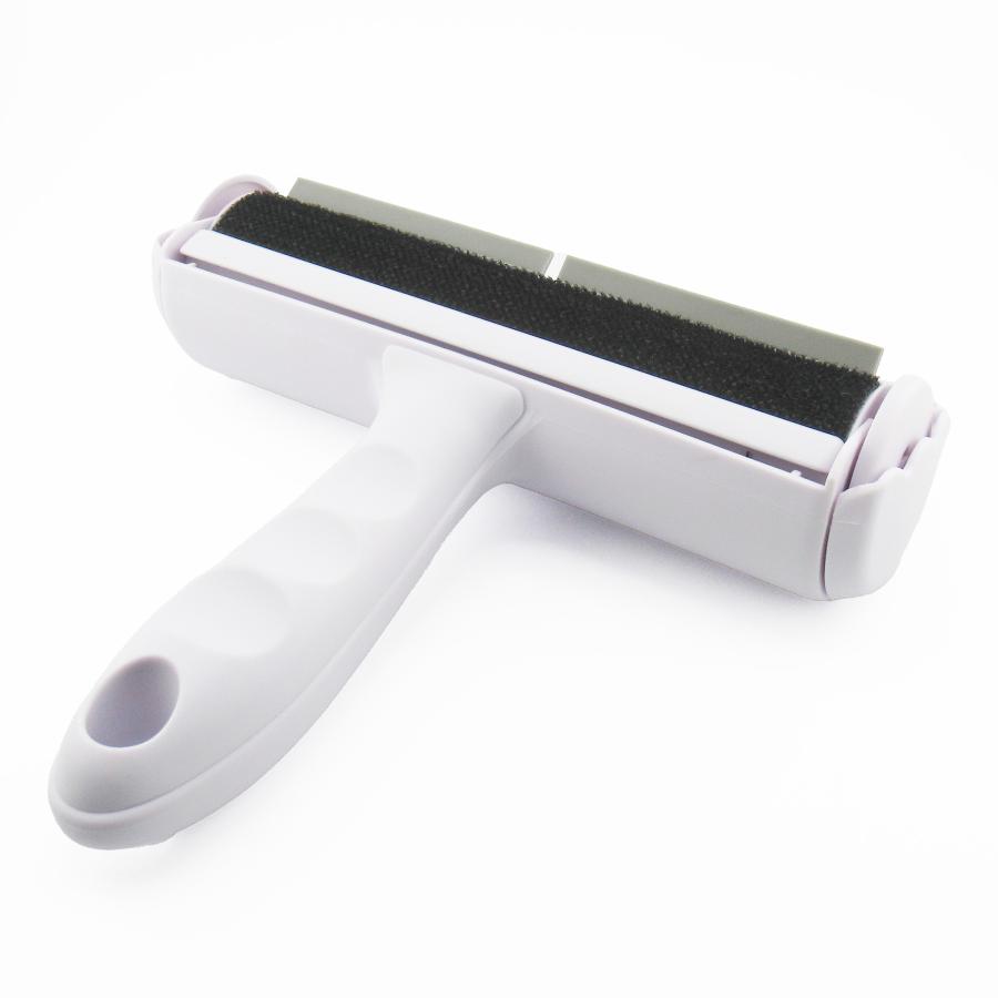 ペットヘアリムーバーローラー 抜け毛取り器 家具やカーペットにある