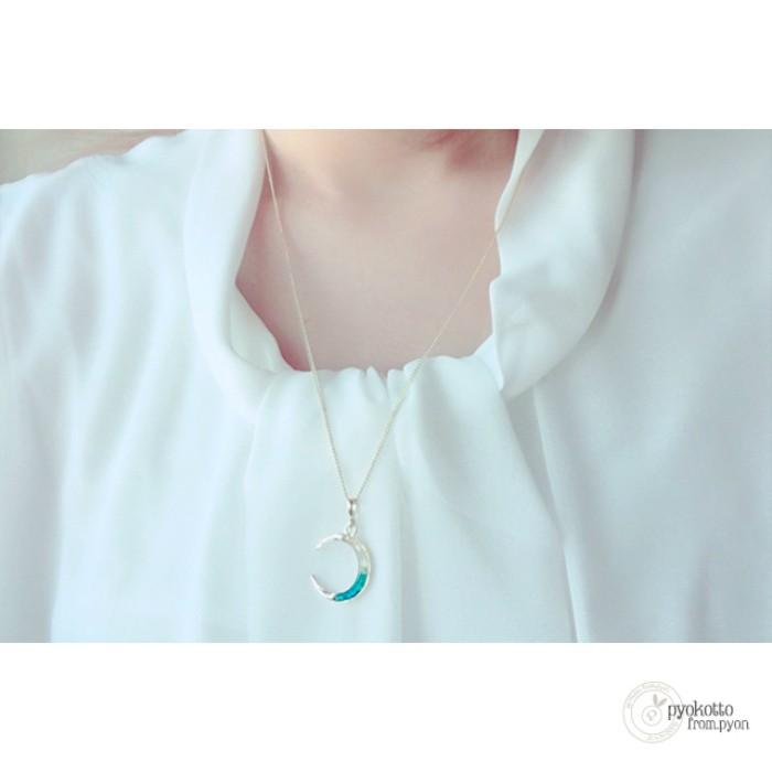 青く光る！ブルームーンたんのネックレスたん！ 青く光る！ブルームーンたんのネックレスたん！ 青く光る