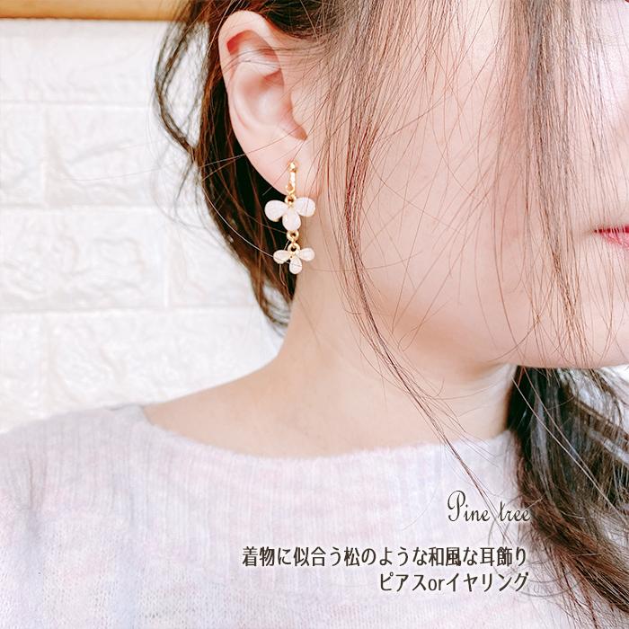 no.614 オフホワイト×マットゴールドリーフピアスイヤリング 和風　着物 イヤリング ピアス 日本製[品番：MLOA0002812]｜Melody