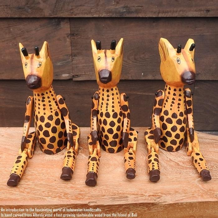 チャイハネ　木彫り置物　お座りキリン お座り きりんさん Mサイズ ウェルカム人形 木製 木彫りの置物 動物