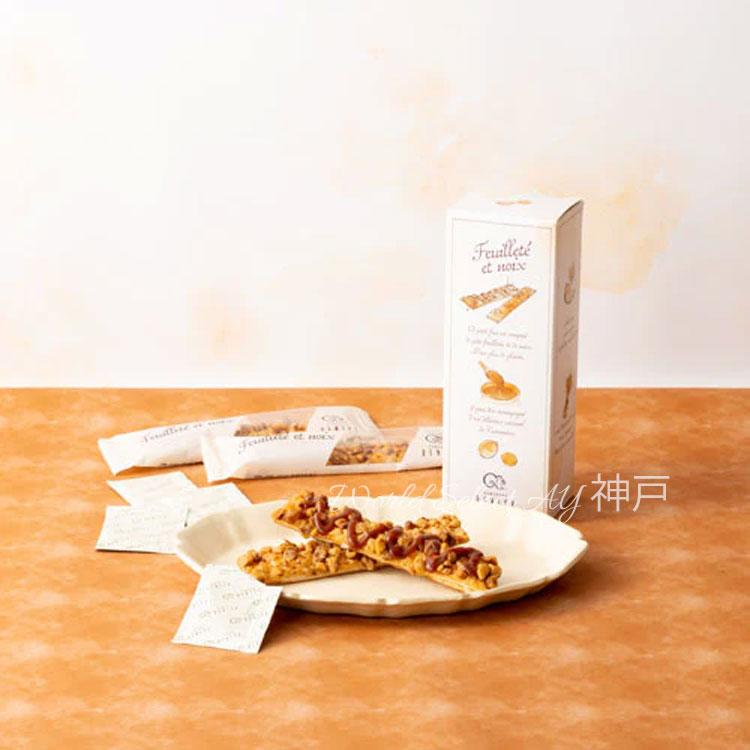 鎌倉紅谷　クルミとパイ（4本入）〜クルミッ子キャラメルソースを添えて〜 紙袋付き 鎌倉紅谷 くるみっこ クルミッコ お土産 プレゼント 贈答品 |  | 04