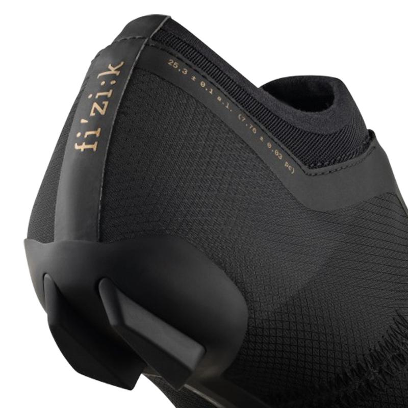 フィジーク（fi'zi:k） VENTO VEGA CARBON （ヴェントベガカーボン
