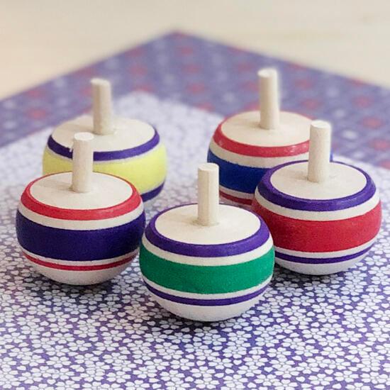 日本製 逆立ちこま ひねりこま 5個入り こま 日本伝統 玩具 伝承遊び 木製玩具 天然木 知育玩具 スポーツトイ 博進社 コマ 昭和レトロ お正月 駒 おもちゃ Koma Saka ケスケスモペット 通販 Yahoo ショッピング