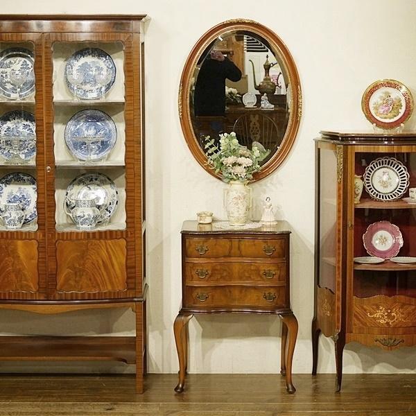 英国イギリスアンティーク家具 | 小ぶりなボウフロントチェスト