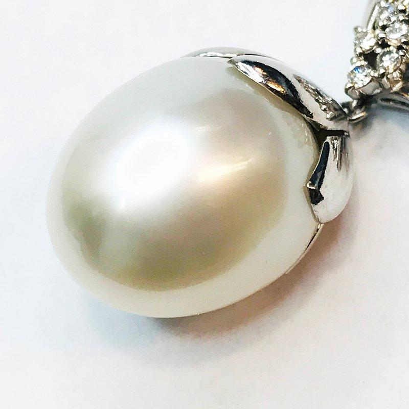 Pt900 白蝶真珠 パール 18x14mm / ダイヤ 0.23ct デザイン ペンダント