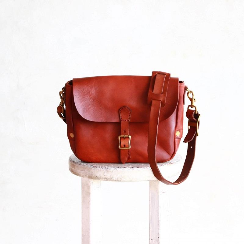 Vasco レザーポストマンショルダーバッグ スモール 刻印ナシ キャメル ヴァスコ Leather Postman Shoulder Bag Small Vs 249l Camel1 Qurious 通販 Yahoo ショッピング