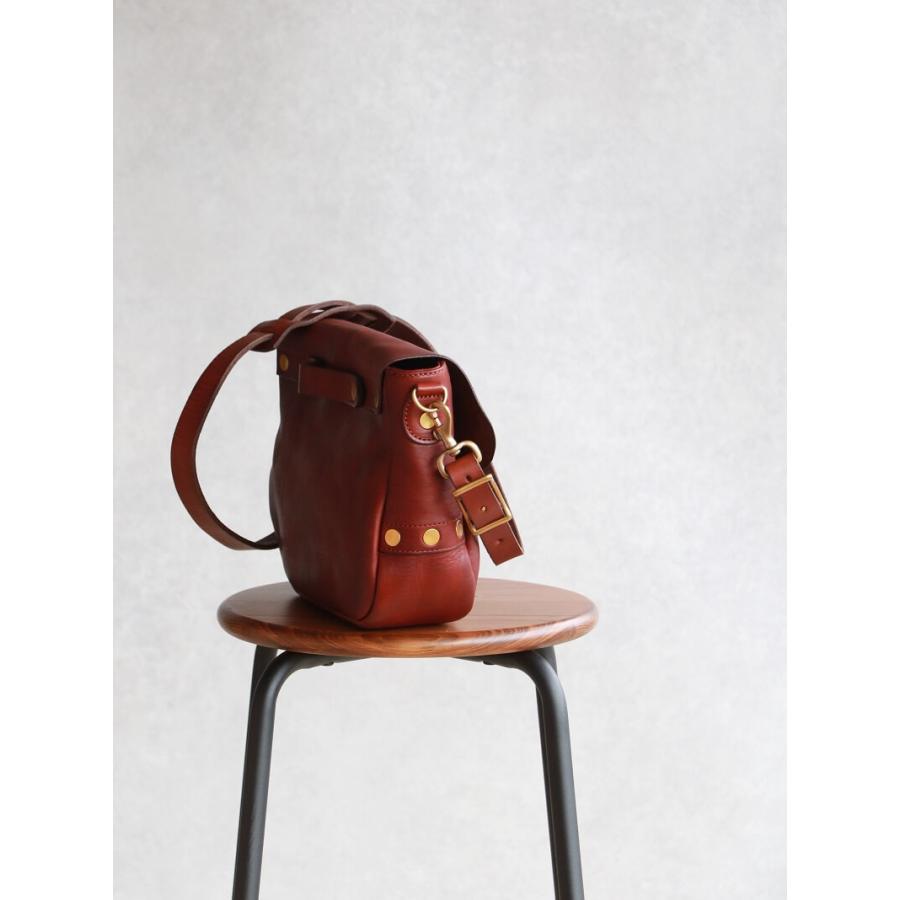 vasco（ヴァスコ） レザーポストマンショルダーバッグ スモール 刻印