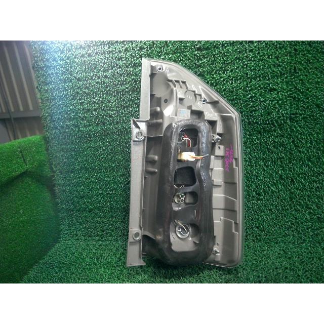 日本公式販売店 ヴォクシー DBA-ZRR70W 左テールランプ ZS 8人 3ZR-FAE 3R9 81550-28560