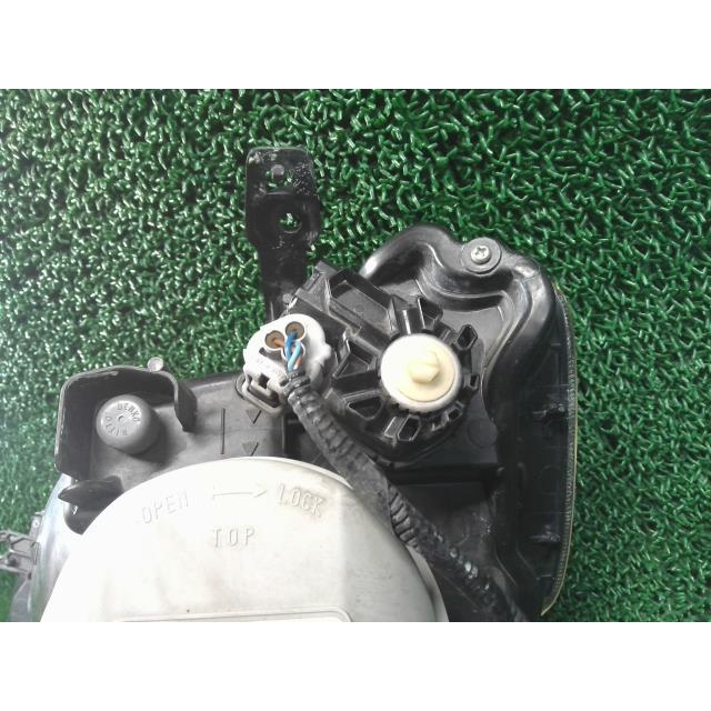 フリードスパイク DAA-GP3 右ヘッドランプASSY ハイブリッド ジャストセレクション 5人 LEA-MF6 NH737M 33101-SFM-N71の画像