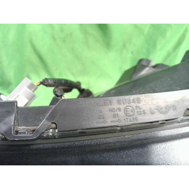 フィット DBA-GK3 左ヘッドランプASSY 13G Fパッケージ L13B B593M 33150-T5A-J82の画像