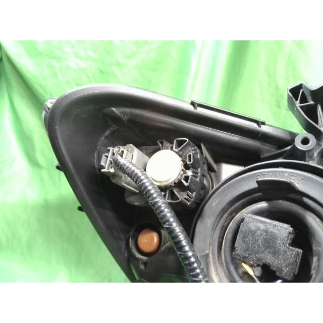 フィット DBA-GK3 左ヘッドランプASSY 13G Fパッケージ L13B B593M 33150-T5A-J82の画像