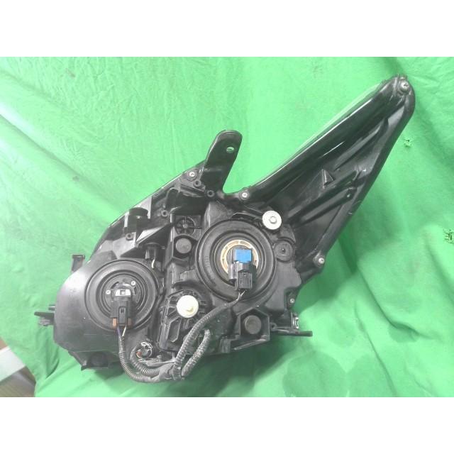 プリウス DAA-ZVW30 右ヘッドランプASSY L 2ZR-FXE 1F7 81110-47500の画像