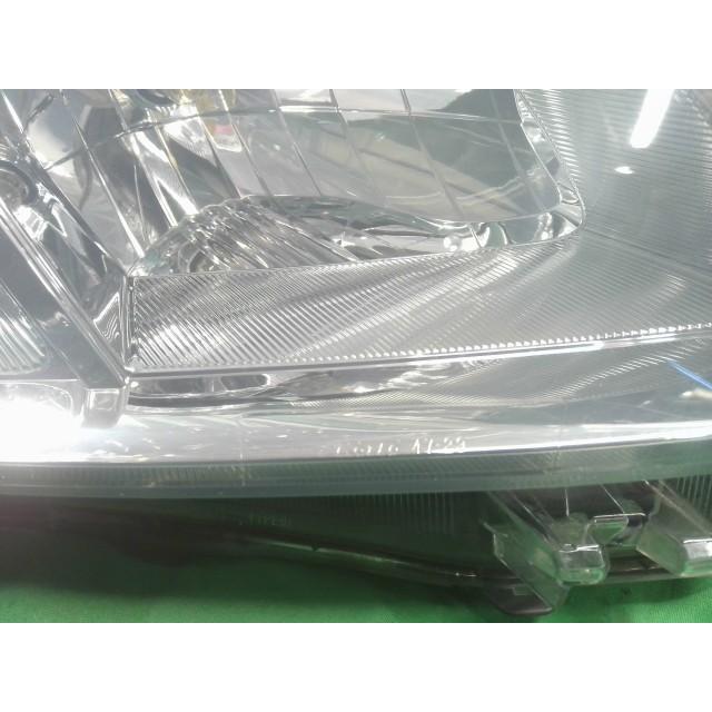プリウス DAA-ZVW30 右ヘッドランプASSY L 2ZR-FXE 1F7 81110-47500の画像