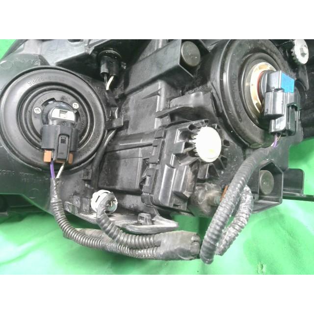 プリウス DAA-ZVW30 右ヘッドランプASSY L 2ZR-FXE 1F7 81110-47500の画像