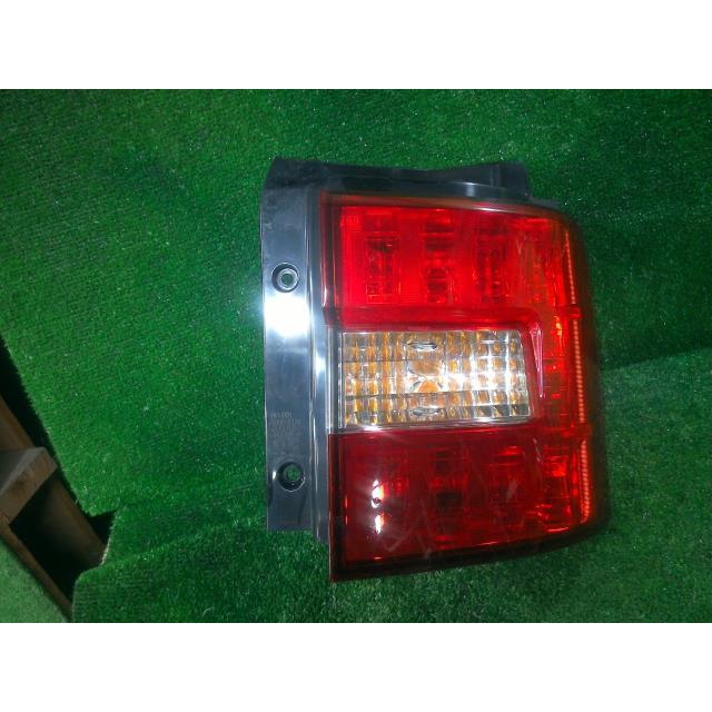 デリカD5 DBA-CV5W 右テールランプ G ナビパッケージ 4WD 8人 4B12