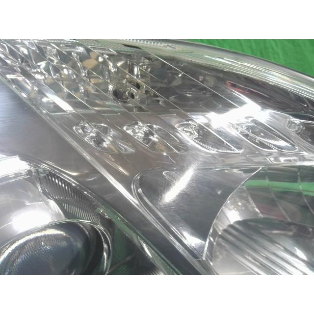 プリウス DAA-ZVW30 右ヘッドランプASSY L 2ZR-FXE 202 81110-47500の画像