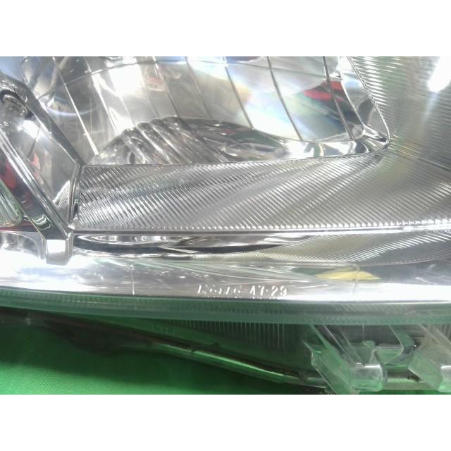 プリウス DAA-ZVW30 右ヘッドランプASSY L 2ZR-FXE 202 81110-47500の画像