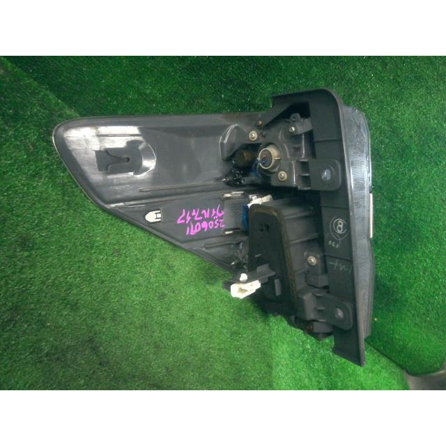 ヴェルファイア DBA-GGH25W 右テールランプ 3.5V 4WD 8人 2GR-FE 070 81550-58080の画像