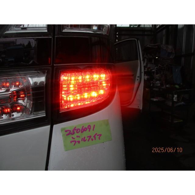 ヴェルファイア DBA-GGH25W 右テールランプ 3.5V 4WD 8人 2GR-FE 070 81550-58080の画像