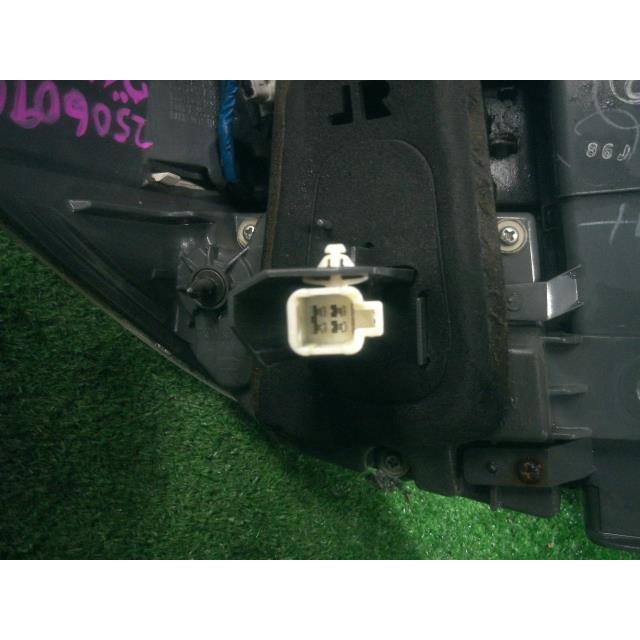 ヴェルファイア DBA-GGH25W 右テールランプ 3.5V 4WD 8人 2GR-FE 070 81550-58080の画像