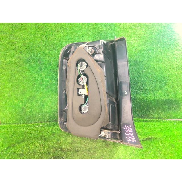 プリウス DAA-NHW20 右テールランプ S10THエディション 1NZ-FXE 1F7 81550-47080の画像
