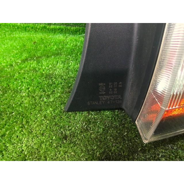 プリウス DAA-NHW20 右テールランプ S10THエディション 1NZ-FXE 1F7 81550-47080の画像