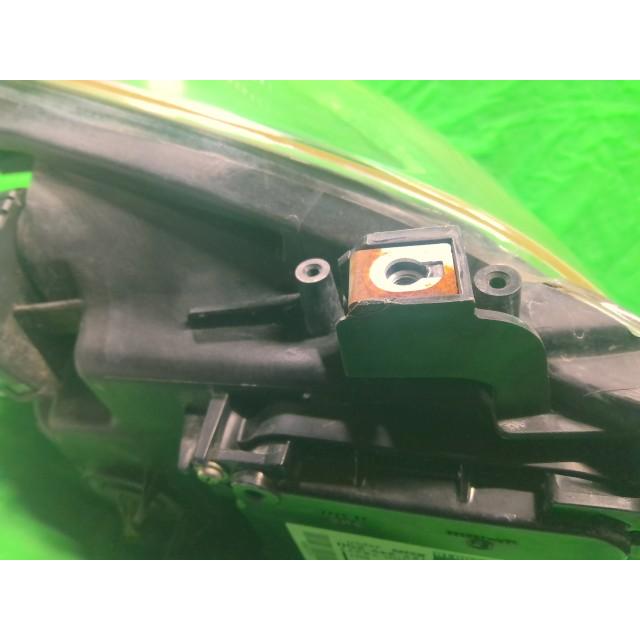 ｉＱ DBA-KGJ10 右ヘッドランプASSY 100G レザーパッケージ 1KR-FE 070 81110-74020の画像