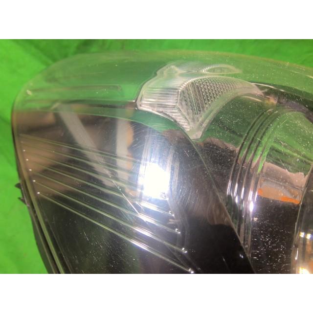 ｉＱ DBA-KGJ10 右ヘッドランプASSY 100G レザーパッケージ 1KR-FE 070 81110-74020の画像