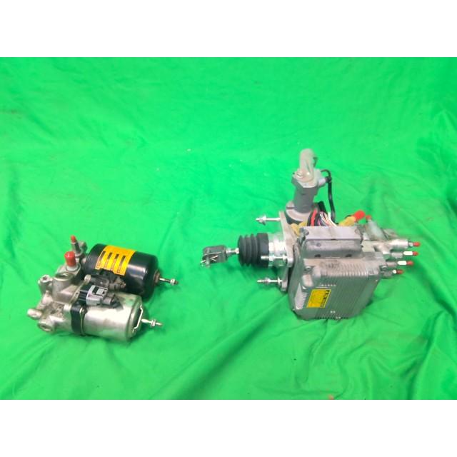 プリウス DAA-ZVW30 ブレーキマスターASSY S 2ZR-FXE 070 47050-47040の画像