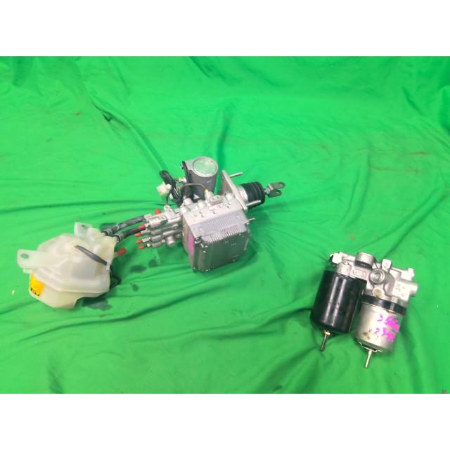 プリウス DAA-ZVW30 ABSアクチュエーター S 2ZR-FXE 1F7 47050-47040/47070-47060_1