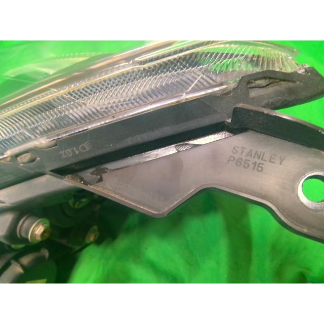 デミオ DBA-DE3FS 右ヘッドランプASSY 13C-V HIDエディション ZJ-VEM 38P D652-51-031Hの画像