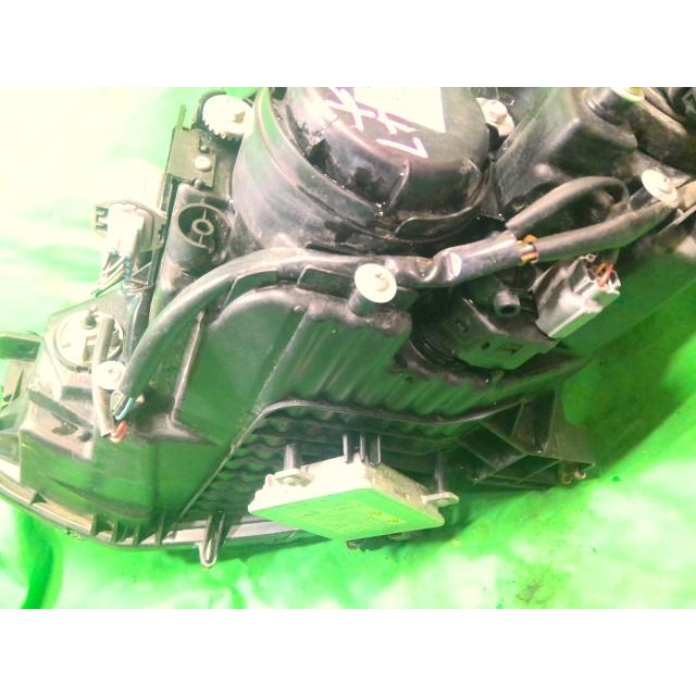 デミオ DBA-DE3FS 右ヘッドランプASSY 13C-V HIDエディション ZJ-VEM 38P D652-51-031Hの画像
