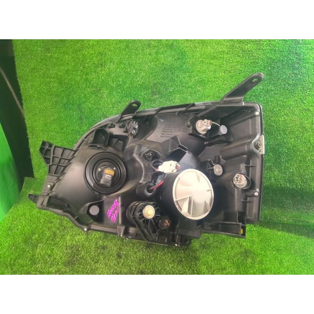 ヴォクシー CBA-AZR60G 右ヘッドランプASSY トランスX 5人 1AZ-FSE 042 81110-28860の画像