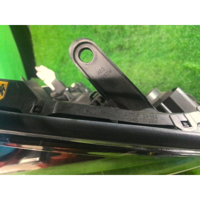 ヴォクシー CBA-AZR60G 右ヘッドランプASSY トランスX 5人 1AZ-FSE 042 81110-28860の画像
