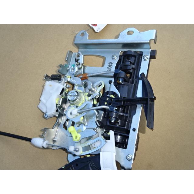 スペーシア 26年 DBA-MK32S 右スライドドアロックアクチュエーター