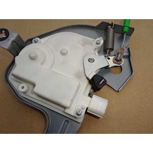 エルグランド 24年 DBA-TE52 左スライドドアロックアクチュエーター