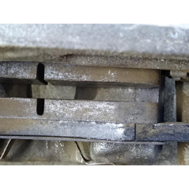 ミニキャブ 14年 GD-U61V フロントキャリパー ピストン清掃済みの画像