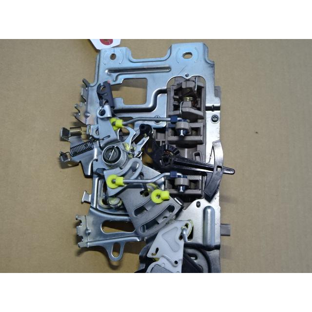 ノア 17年 CBA-AZR65G AZR60 右スライドドアロックアクチュエーター
