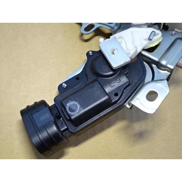 ノア 17年 CBA-AZR65G AZR60 右スライドドアロックアクチュエーター