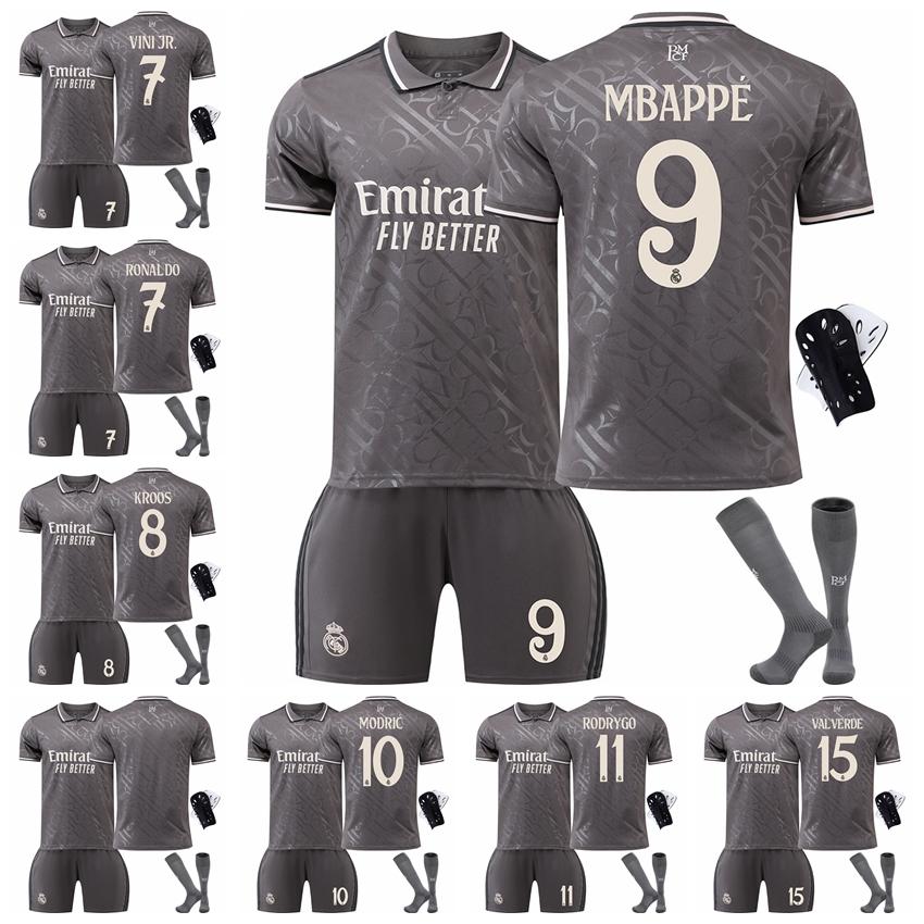 2425 サッカーウェア レアルマドリード 10番モドリッチ/5番 2425 サッカーウェア レアルマドリード 10番モドリッチ/5番