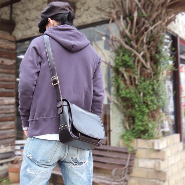 Y'2 LEATHER ワイツーレザー メールバック BG-10-S-A BLACK (TEA-CORE) ANILINE STEER MAIL BAG SMALL 鞄 ショルダー 斜め掛け アメカジ メンズ 日本製の画像