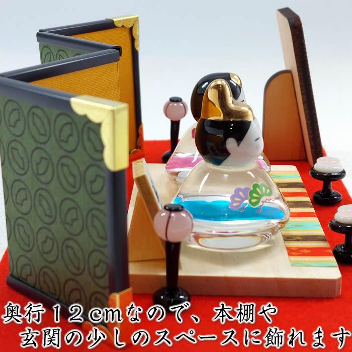 コンパクト雛人形セット彩絵 玻璃座雛(わらべ) 金屏風・毛氈・ぼんぼり・餅飾り・立て名札付きの雛飾り♪薬師窯 桃の節句91475 :91475:伊勢の来夢堂 通販 屏風、縦約24センチ、横約47センチ
