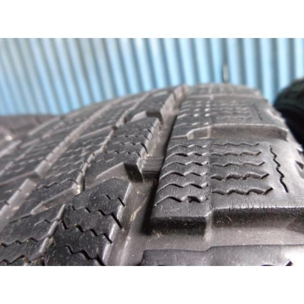 グッドイヤー ICENAVI 7　185/60R15　4本　8～9分溝2本と8分溝2本 グッドイヤー ICENAVI ZEAII 185/60R15 4本 8分溝2本と7分溝2本