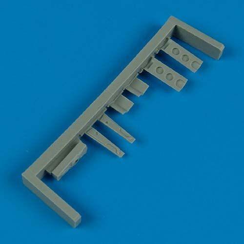 クイックブースト QB72298 1/72 P-40 ウォーホーク 脚格納カバー(レジン.アカデミー用) |  | 01