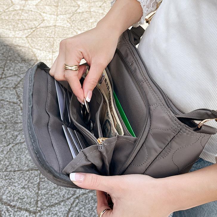 Wallet compartment bag／お財布バッグ／キルティングブラック お財布ショルダー バッグ レディース 横型 軽量 大容量 小銭 カード