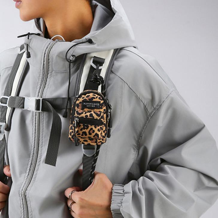 BURBERRY ストライプ ポーチ カラビナ付き BURBERRY ストライプ ポーチ カラビナ付き burberry 特集一覧 | 三越